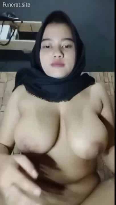 Bebby Moy Toge Pake Jilbab Asyik Colmek Ngangkang yandex video viral indo