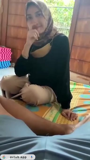Abg Viral Terbaru cewek hijab sagne yang menikmati ulekan dari posisi atas New Trending Top 2025 Global