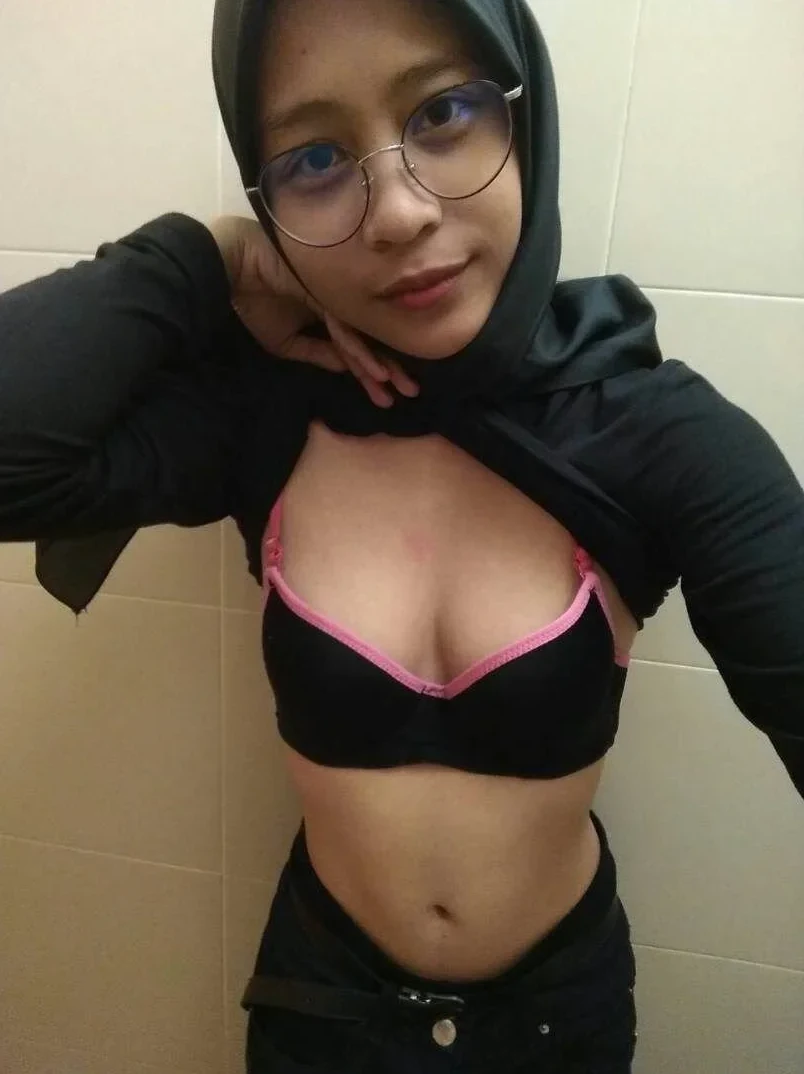 Latest Indo Video Viral Telegram Phenomenon of Abg Viral Sma 2025 Ukhti Jilbab Wiwik di Warung Kosong Takut Ketahuan One for All Indonesia